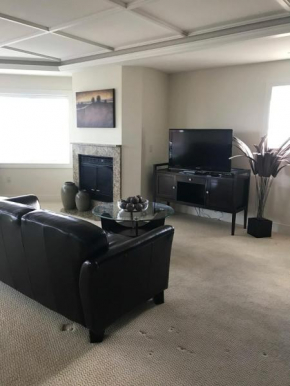 Corner suite at Peninsula Bay Resort awaits